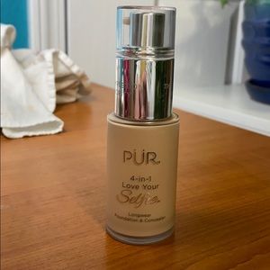 PUR 4-in-1 Love Your Selfie Foundation